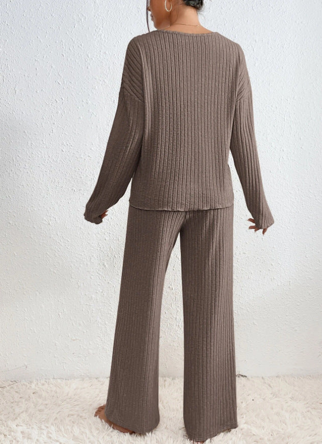 Lucie - Knitted Set with V-Neck