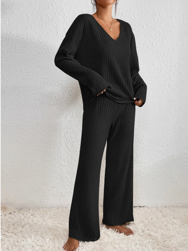 Lucie - Knitted Set with V-Neck