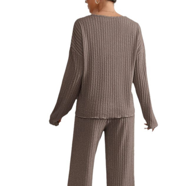 Lucie - Knitted Set with V-Neck