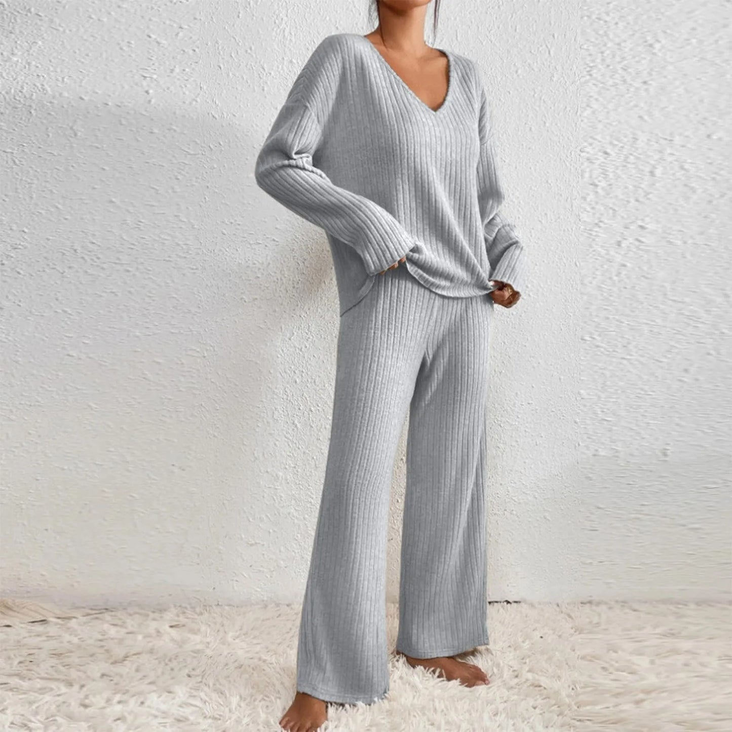 Lucie - Knitted Set with V-Neck