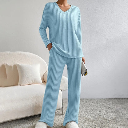 Lucie - Knitted Set with V-Neck