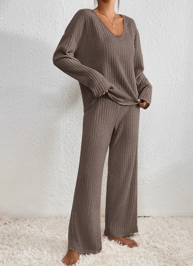Lucie - Knitted Set with V-Neck