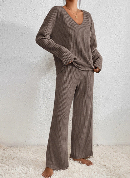 Lucie - Knitted Set with V-Neck